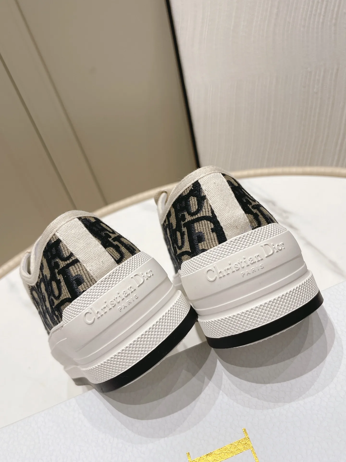 👟👟Ex-factory price 520 👟👟 Women's Shoes Women's Clothing Dior Walk'n Series Presbyopia Embroidery Thick-soled Canvas Shoes Casual Sports Shoes Original Purchase Development Production This Walk'n'Dior thick-soled sneaker is a fashionable item that enhances the style of the series. Oblique printed cotton embroidered upper with comfortable platform sole, tongue and Christian Dior 👟👟 ex-factory aris signature laces. Can add fashionable temperament to all kinds of casual looks ▪️Fabric: Original customized imported Oblique printed embroidery ▪️Inner lining: Imported soft sheepskin lining ▪️Outsole: Original exclusive molded T👟👟Factory price U material ▪️Sole thickness: 4.5CM ▪️Size: Women's 35-40